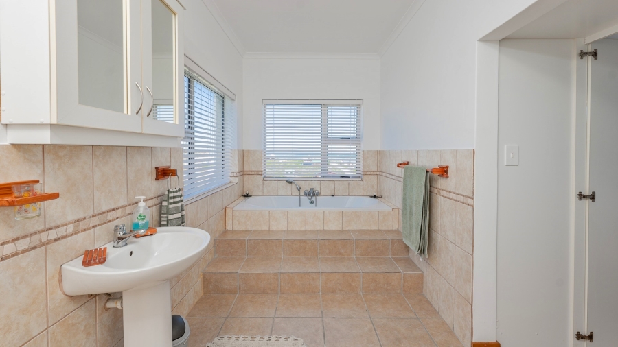 6 Bedroom Property for Sale in Suiderstrand Western Cape